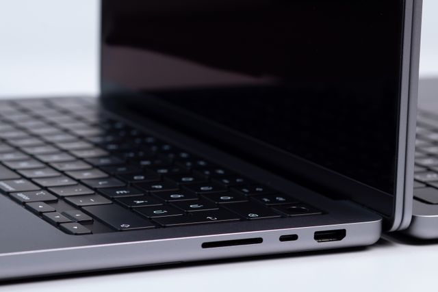 notebook na stole